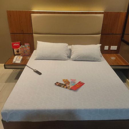 Hotel Sogo Macapagal Paranaque City Экстерьер фото